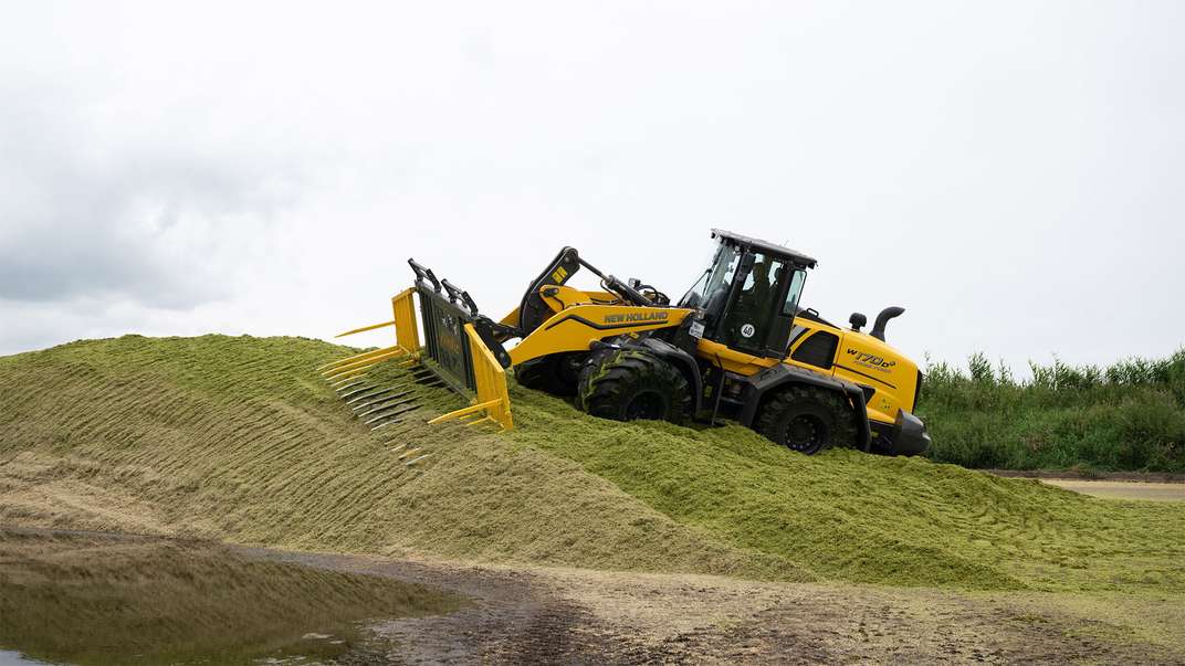 New Holland Boosts Silage Contractors Productivity with the New W170D+ Forage Power