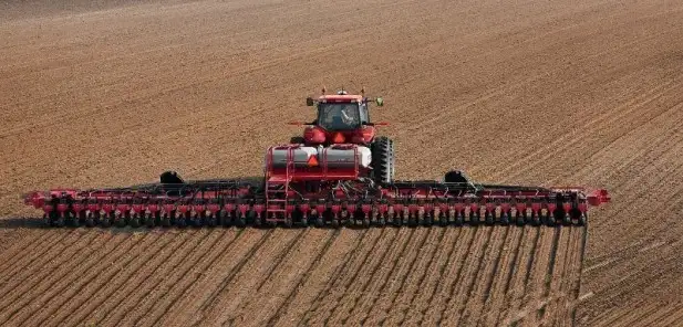 Case IH Tractor pulling Early Riser Planter