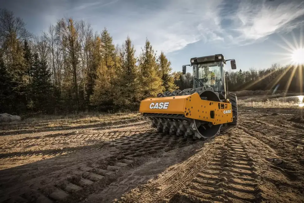 CASE SV215E Single-Drum Vibratory Roller | CASE Construction Equipment