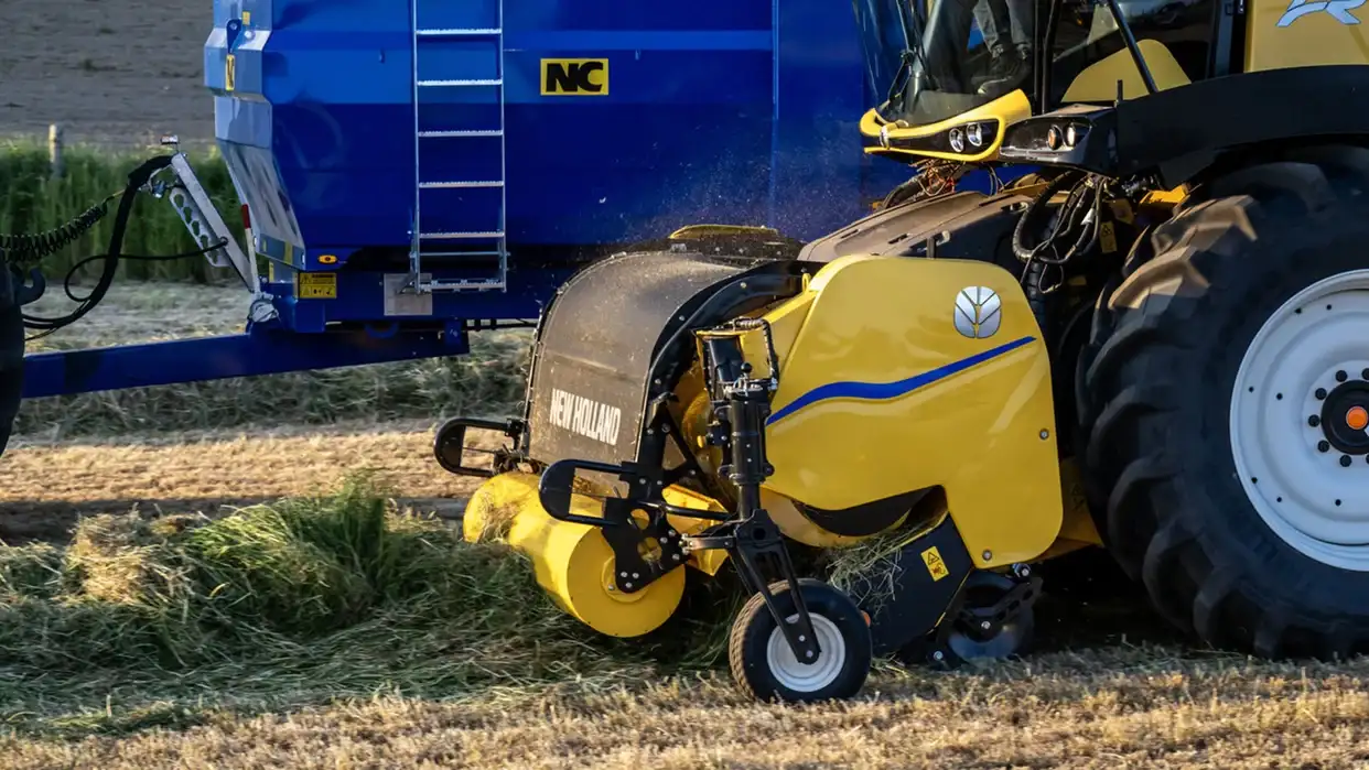 ULTRAFEED™ GRASS PICK-UP - A strong driveline