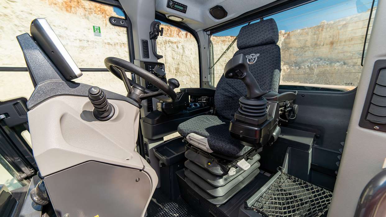 CASE Construction Equipment lance les Niveleuses de la Serie D