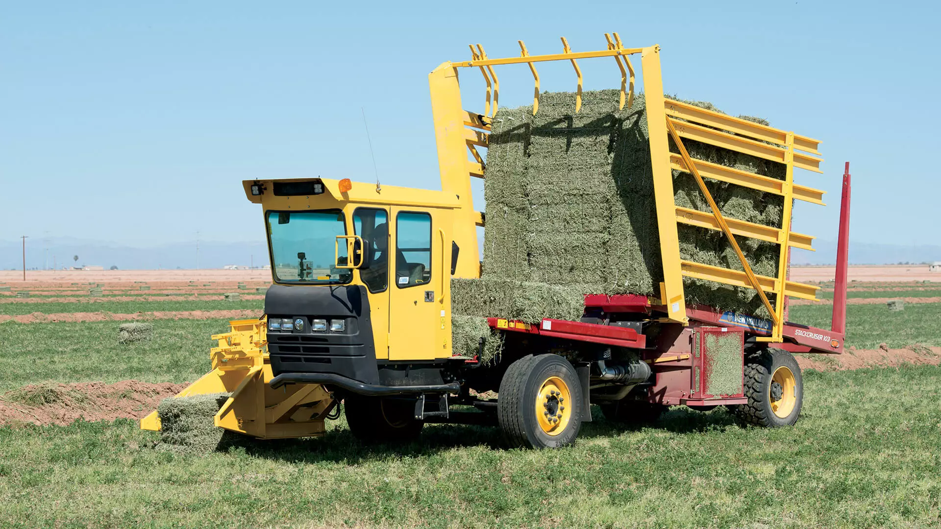 Stackcruiser® Self-Propelled Bale Wagons - Media Gallery