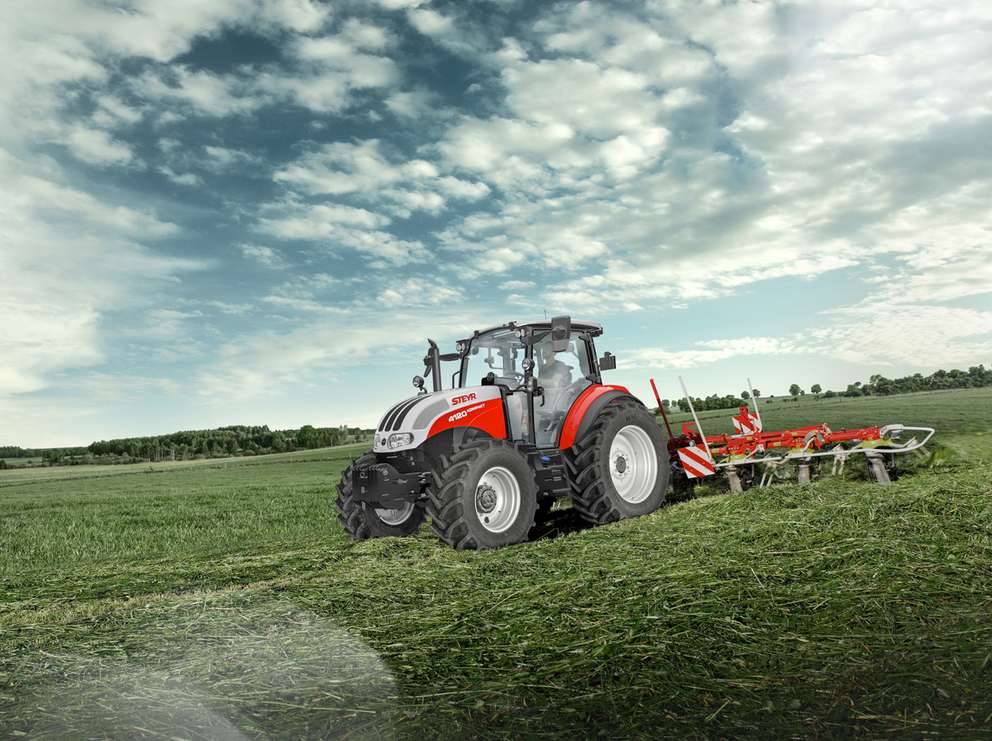 STEYR_4120_Kompakt_Hay_Rake