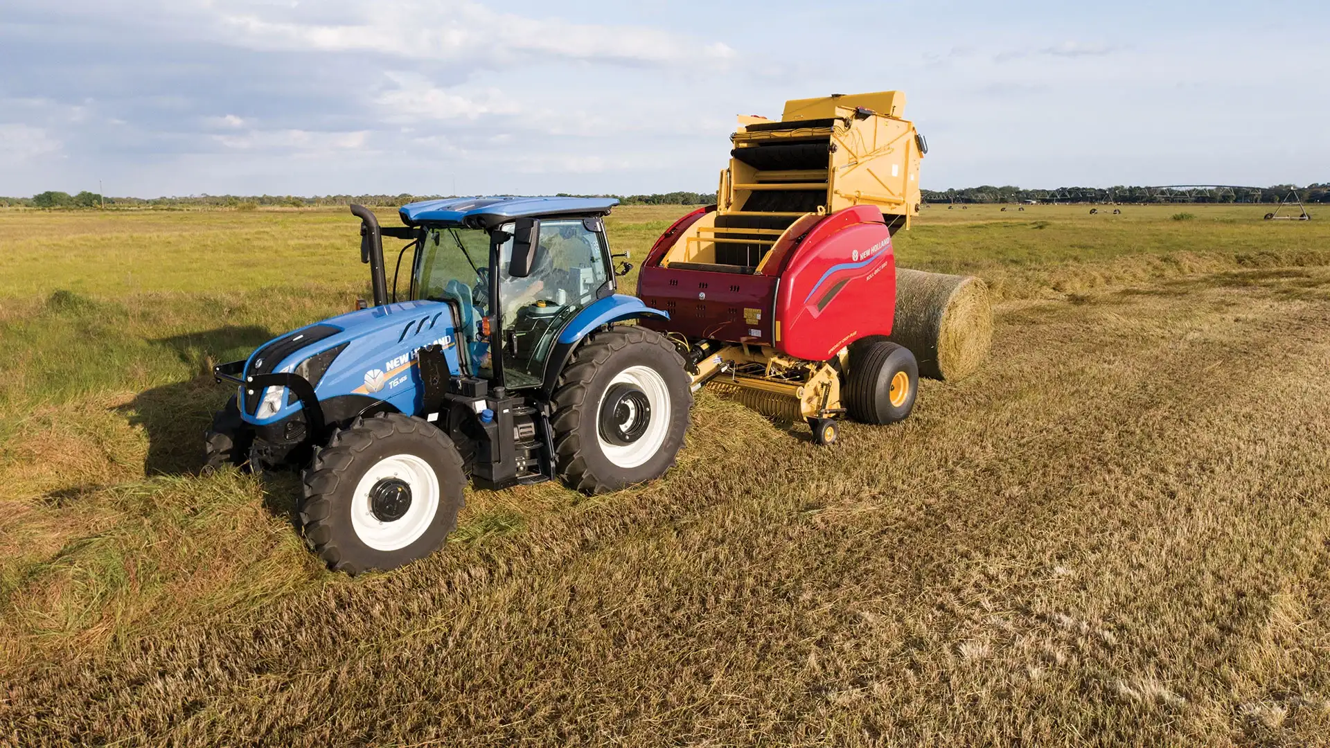 Roll-Belt™ Round Balers Media Gallery