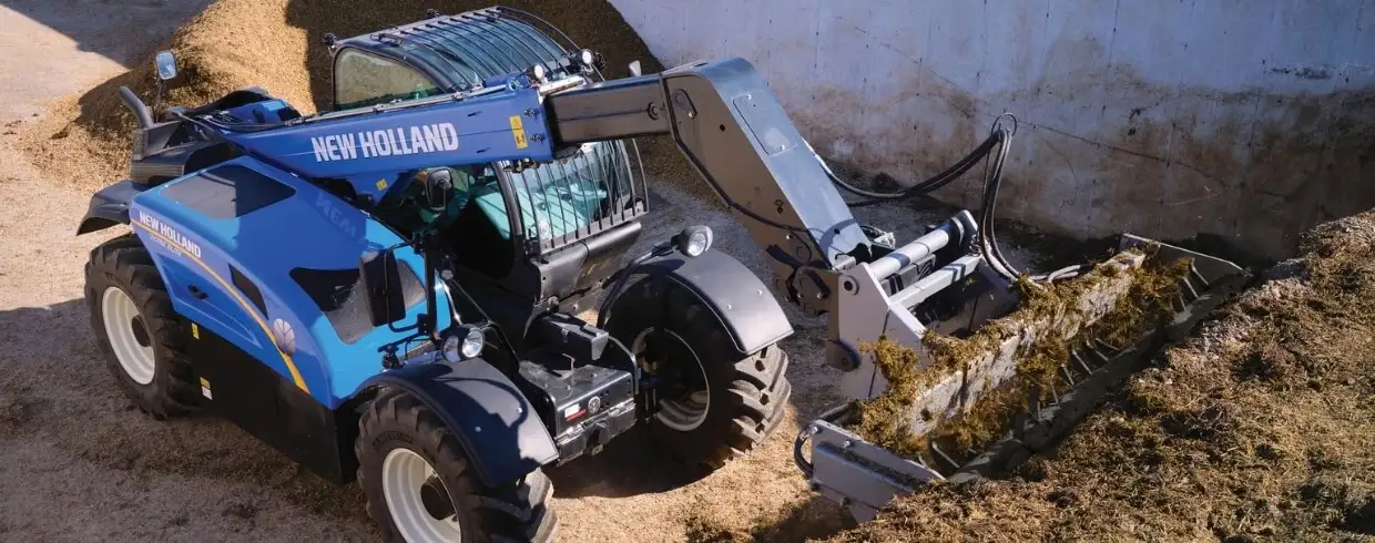 TH Series telehandler using hydraulics
