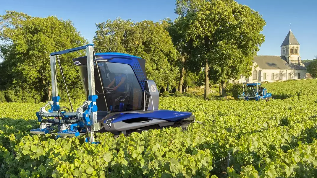 Lo Straddle Tractor Concept di New Holland premiato ai German Design Awards 2023