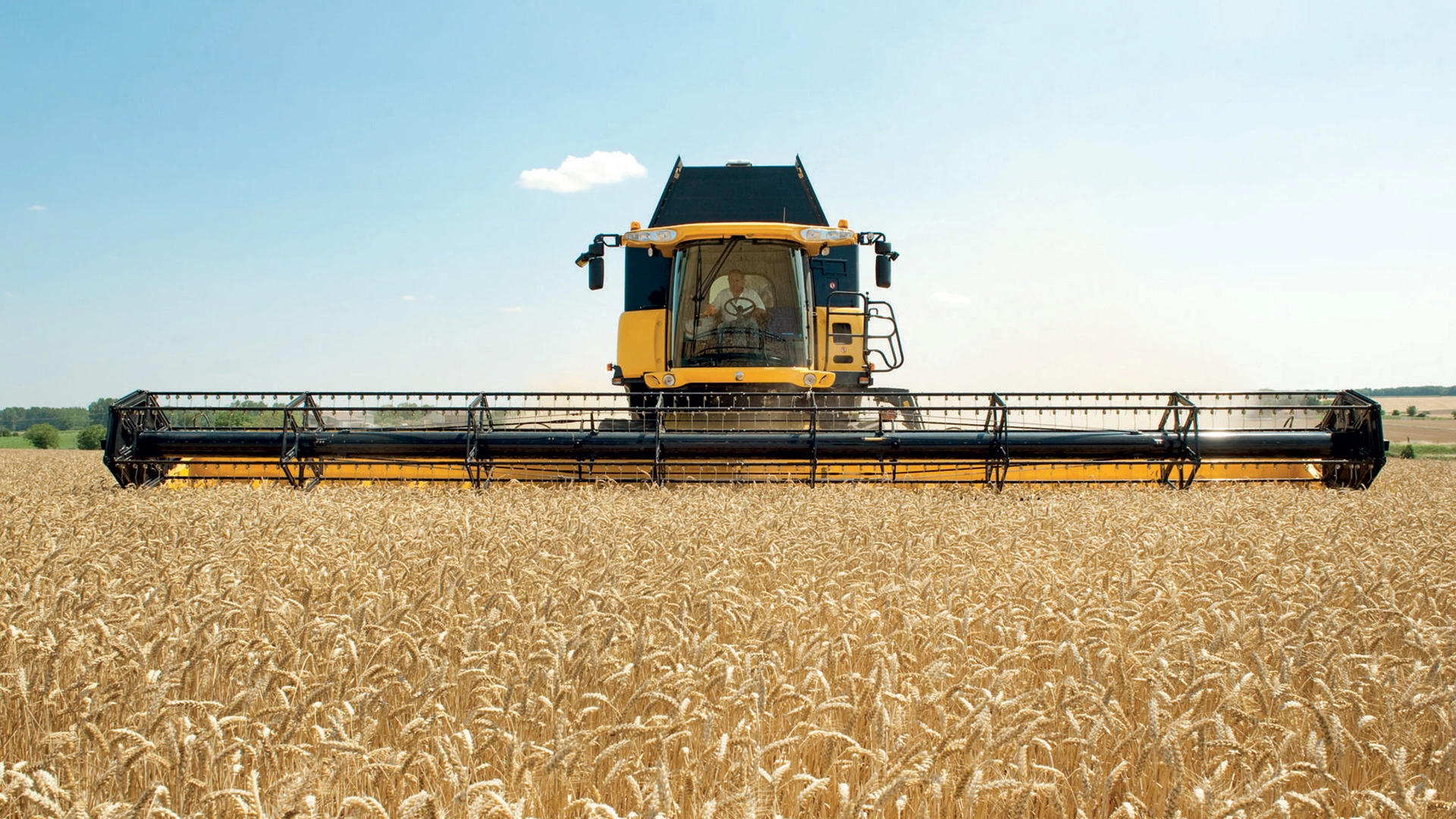 New Holland combine in action, efficiently harvesting with High Capacity Grain Headers