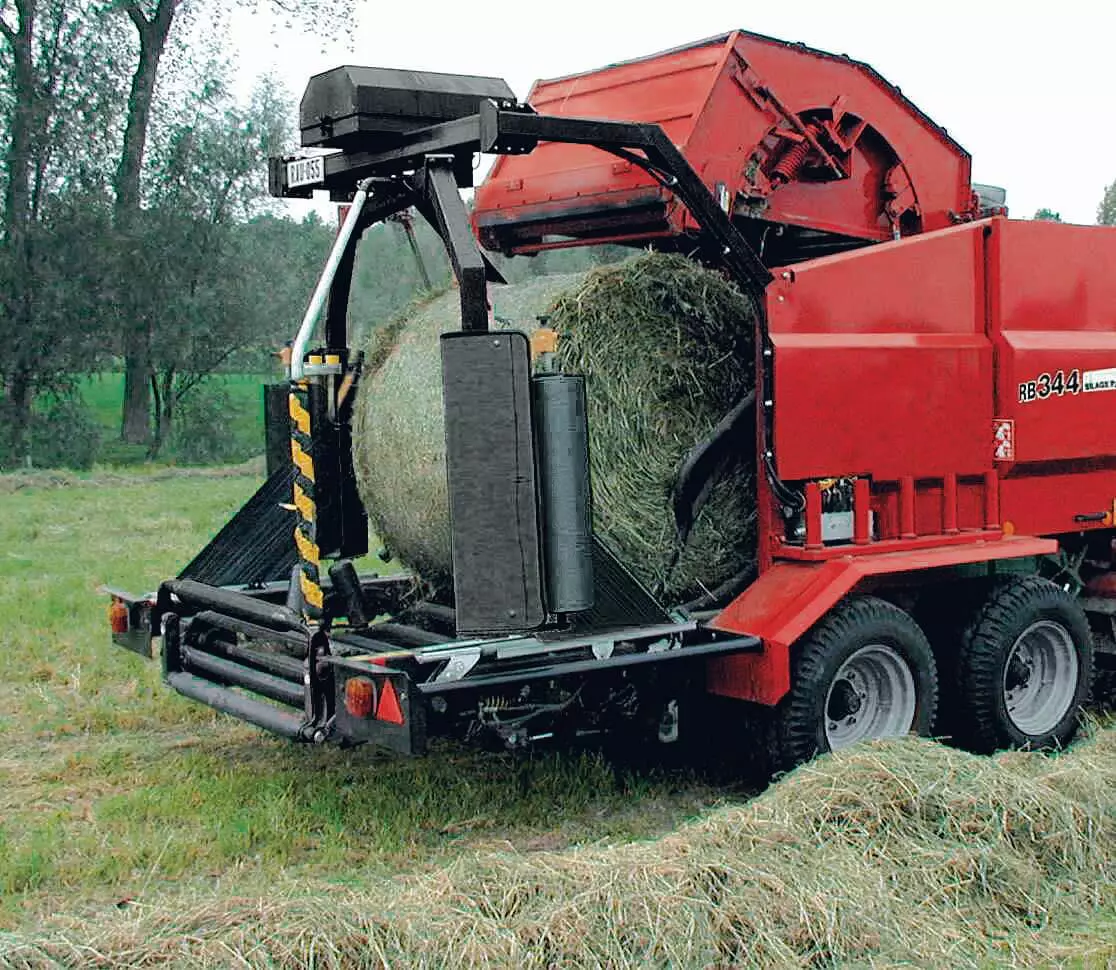 Round Balers RB344 Series Fixed Chamber | Case IH