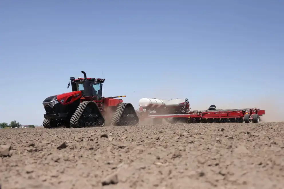 Steiger 525 with Early Riser 2150 side view