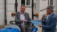 Nowy kompaktowy pomocnik w Płocku: Ciągnik New Holland Boomer 25 wspiera Zakład Aktywności Zawodowej
