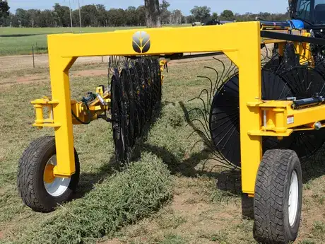 DuraVee & DuraVee Plus trailing rake model close up shot