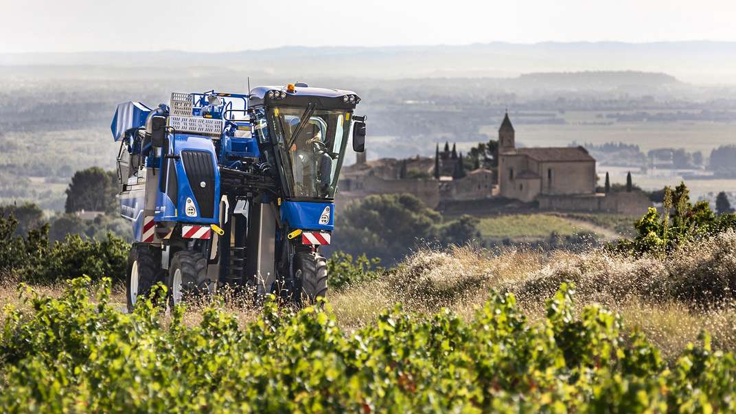 Plus de confort, de capacité, de puissance et de productivité : les nouvelles machines à vendanger compactes BRAUD de New Holland