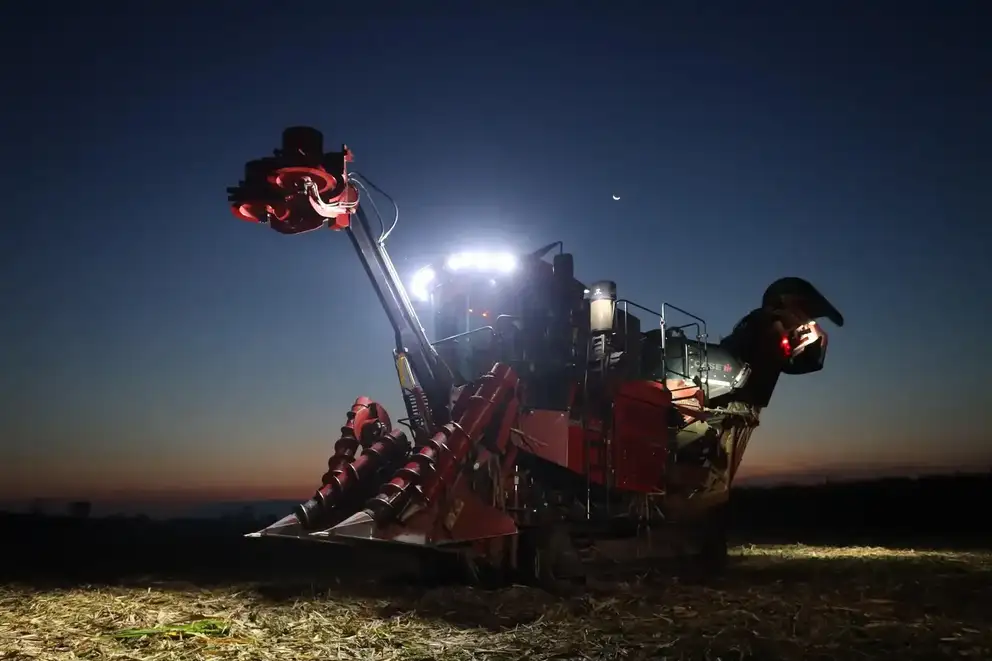 Team of Austofts bring cane in on time for Burdekin region o_710205.jpg