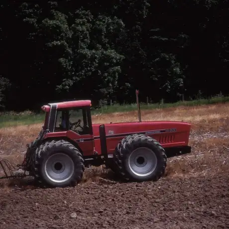 1980_International-Harvester-Tractor