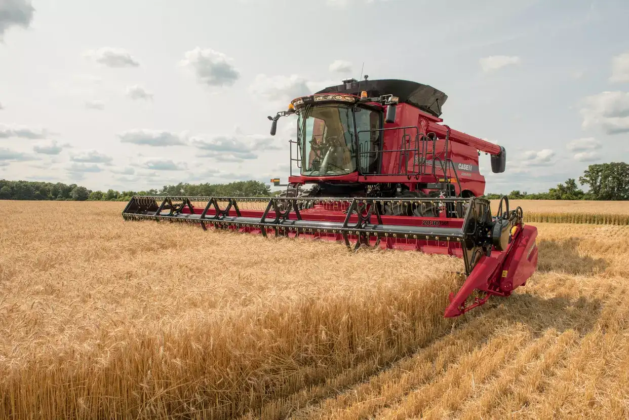 6140_Axial-Flow_Combine_1617_07-14_mr