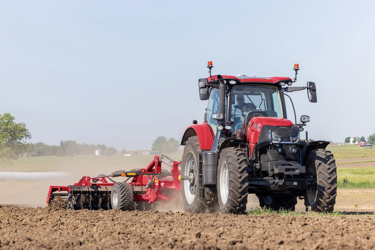 Puma 185 Speed-Tiller tilling a field