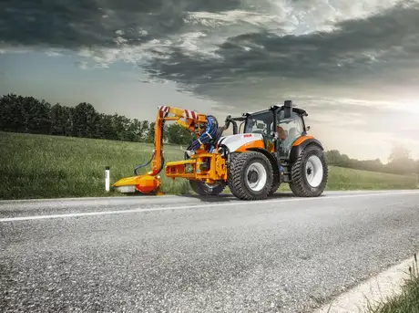 00_STEYR_4130_Expert_CVT_municipal_front_mower_High_Vis_Roof