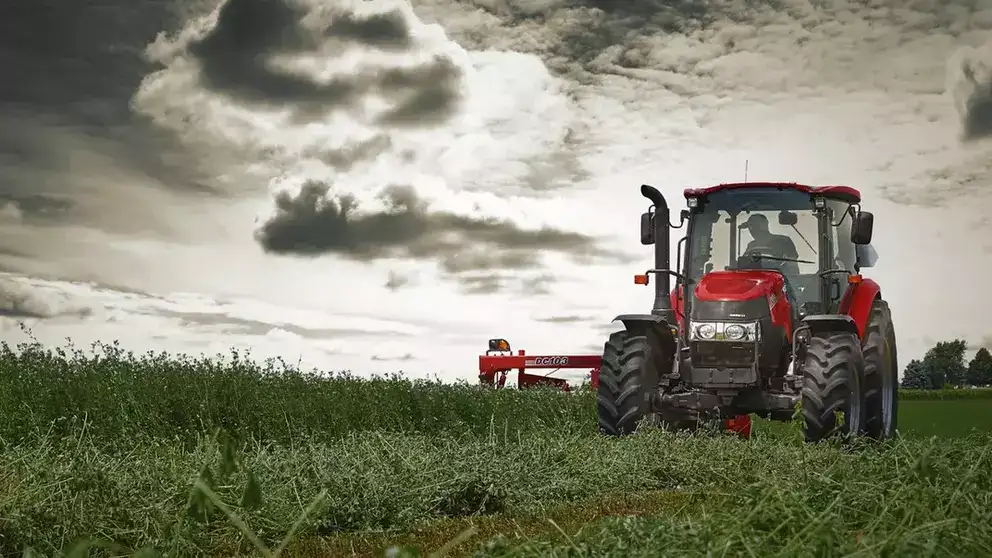 Farmall Medium Utility C with DC103