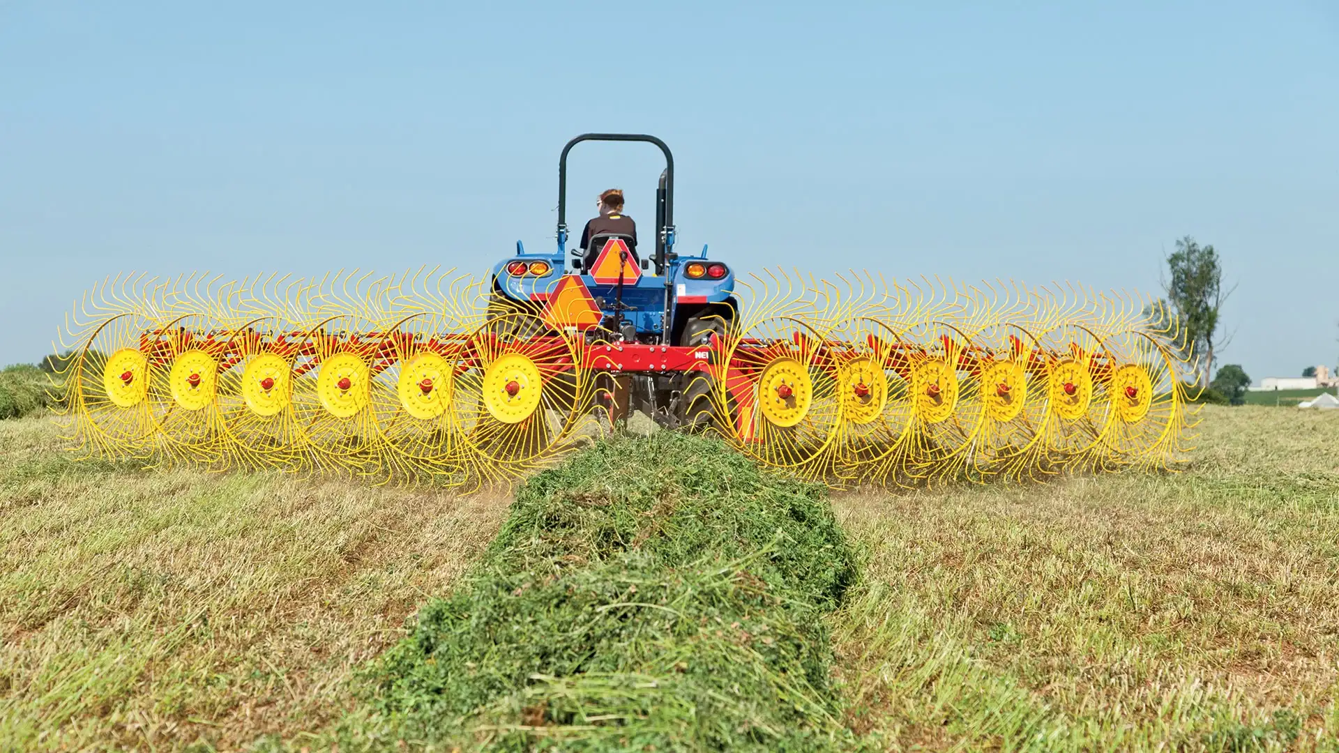 ProCart™ and ProCart™ PLUS Deluxe Carted Wheel Rakes - Media Gallery