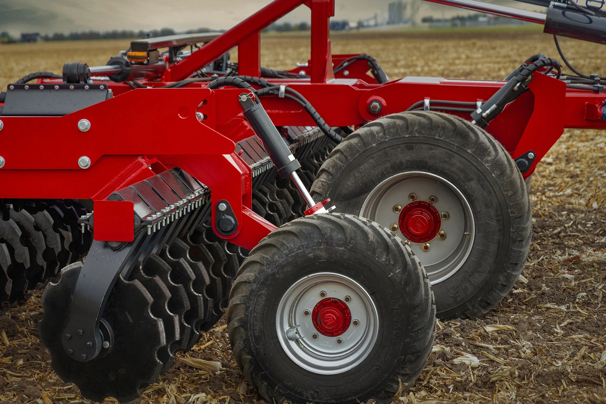 Close up of Speed Tiller blades