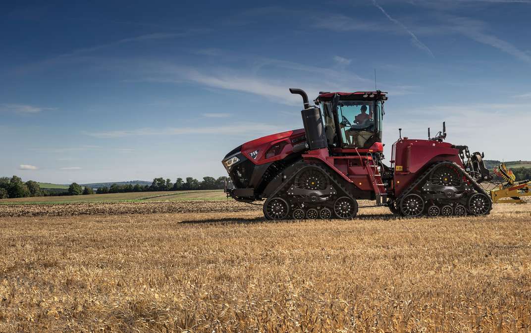 Case IH_Quadtrac 715 twin Red Dot award win_3.jpg