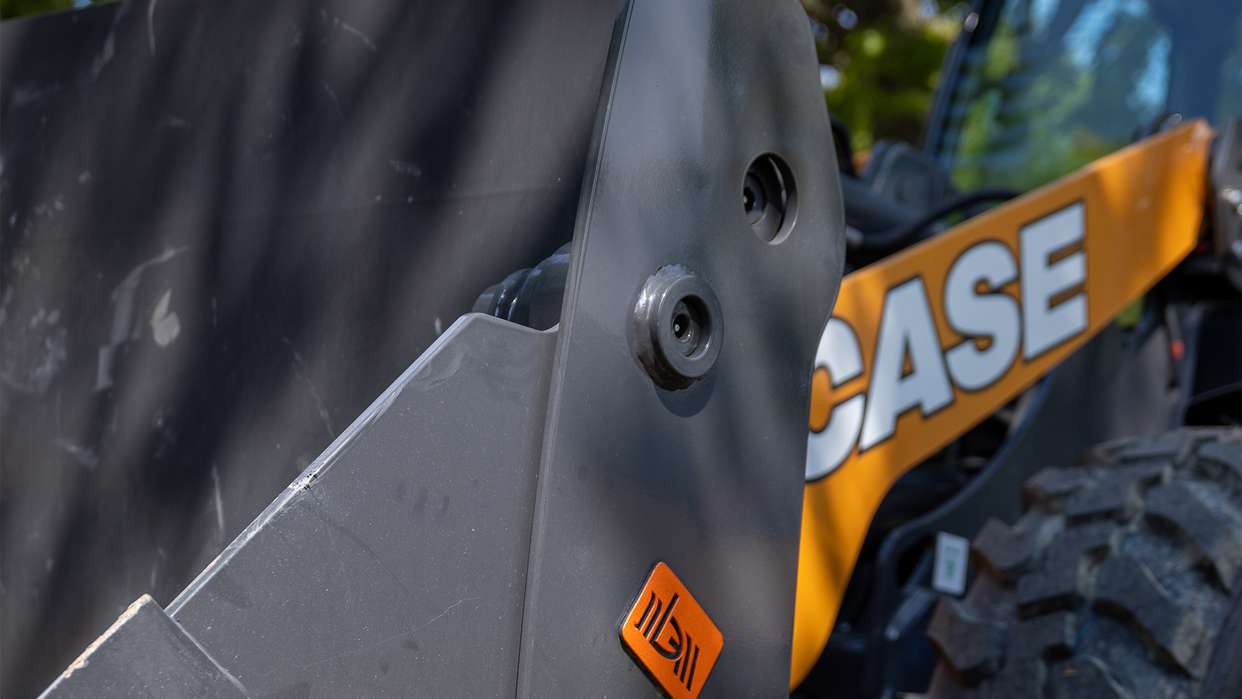 CASE Construction Equipment nawiązuje współpracę z alpinistą Simone Moro, aby zabierać kompaktowe maszyny tam, gdzie niewiele maszyn budowlanych może dotrzeć
