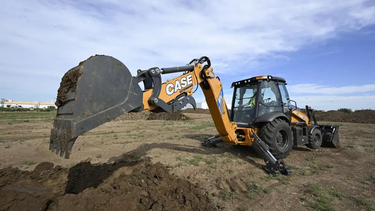 CASE 580EV Electric Backhoe Loader Earns GOOD DESIGN® Award