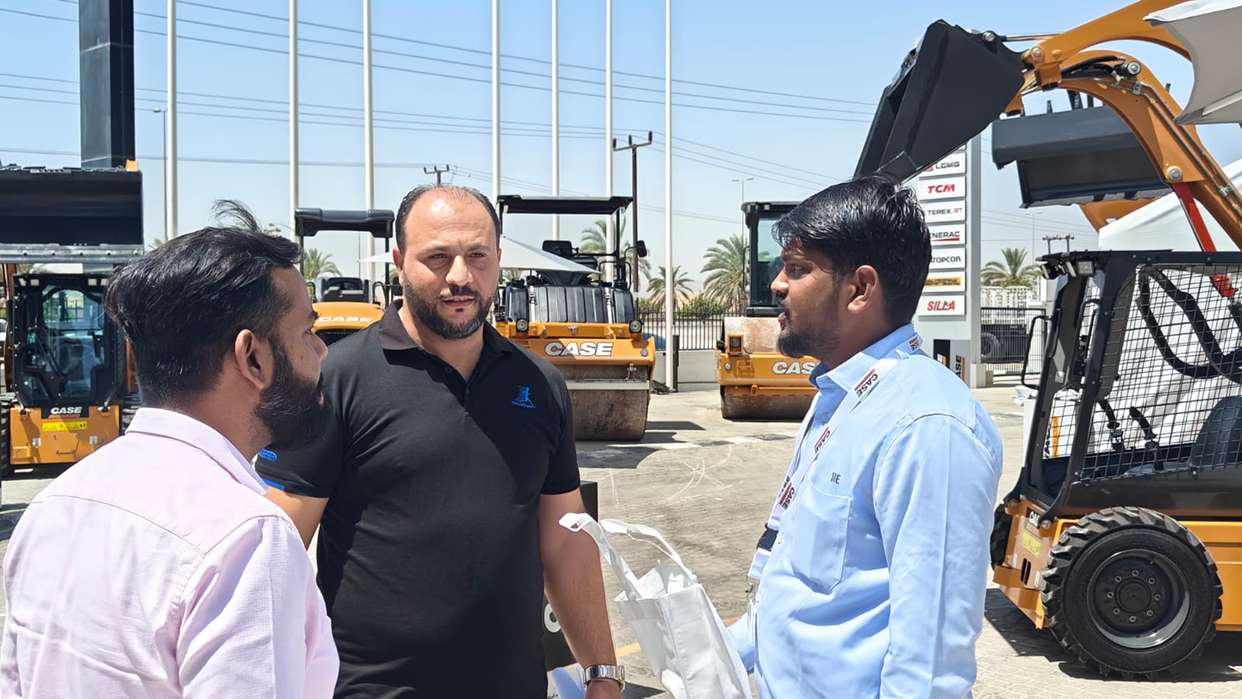 CASE Construction Equipment and IIE Reinforce Strong Market Presence in Oman with Exclusive Customer Event and Machine Handover