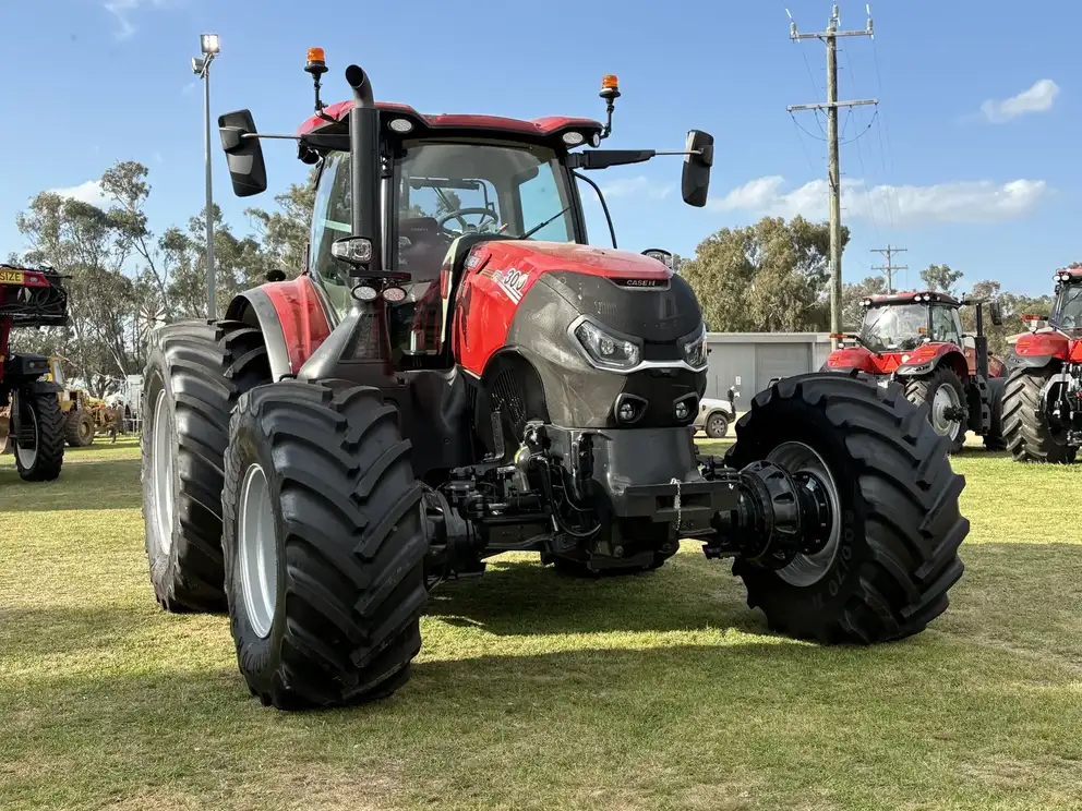 Case IH debuts Optum tractors with 3-metre centre option at _704033.jpg