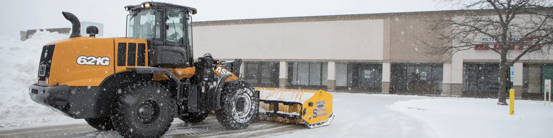 621G Wheel Loader with Sectional Snow Pusher attachment
