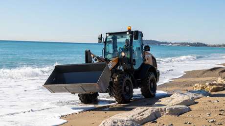 CASE Construction Equipment élargit sa gamme compacte avec une nouvelle chargeuse-pelleteuse de 55 kW, une nouvelle mini-chargeuse sur chenilles électrique et des améliorations majeures de sa gamme de chargeuses compactes sur pneus