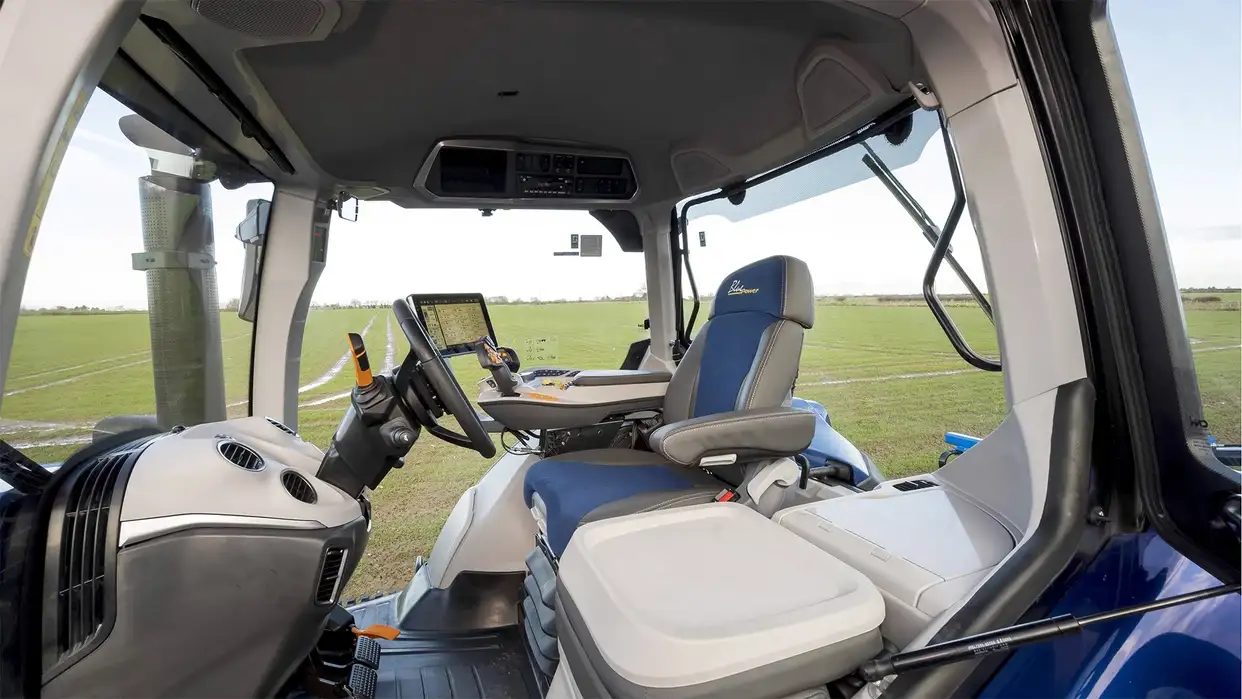 NEW HORIZON™ ULTRA CAB ENVIRONMENT