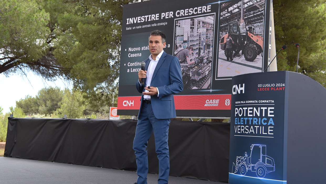 CNH inaugure une ligne de production de chargeuses compactes sur pneus électriques à Lecce