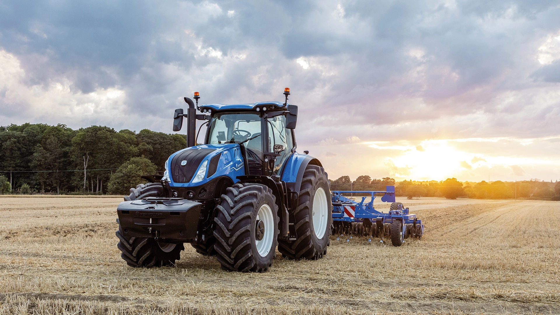 T7 Heavy Duty With PLM Intelligence Tractor demonstrating its performance in an agricultural setting