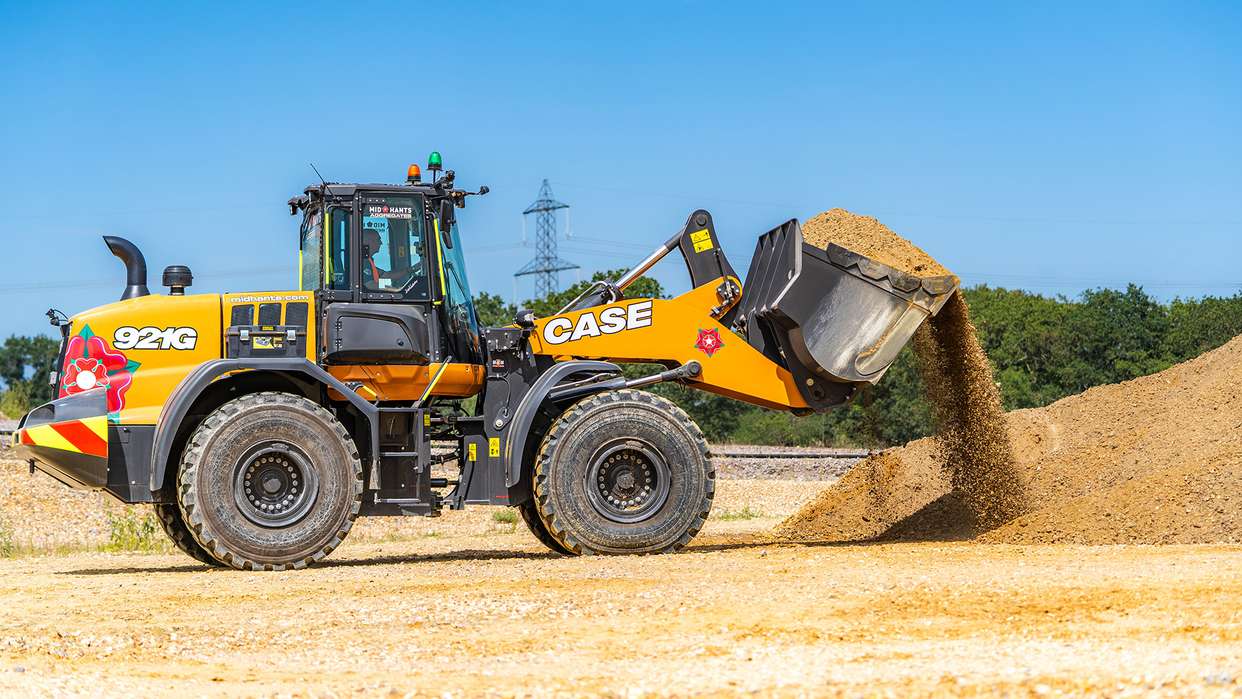 Mid Hants invests in new CASE 921G Wheel Loaders & CASE CX370D Crawler Excavator