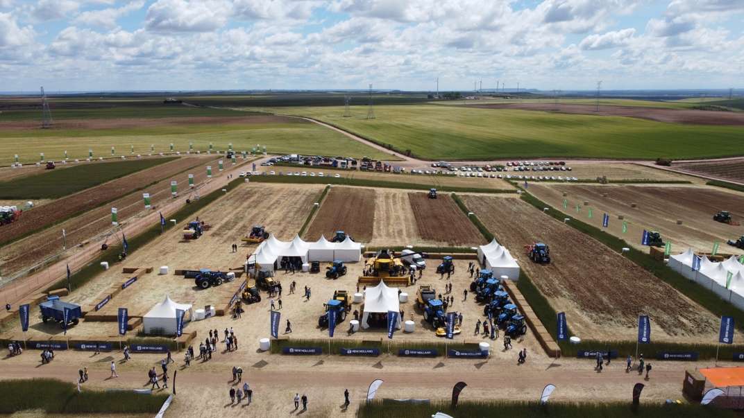 New Holland exhibe su amplia gama de producto en DEMOAGRO 2025