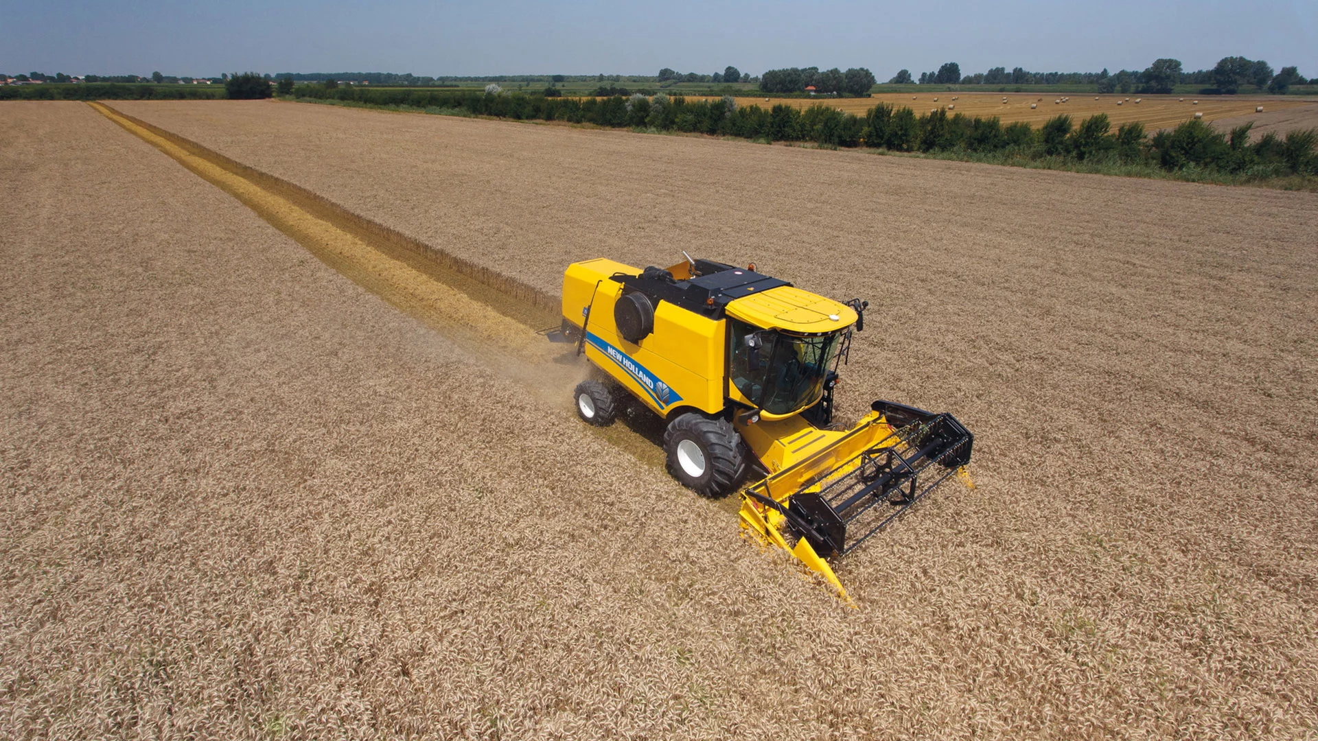 New Holland TC Combine Harvester in action, efficiently harvesting with agricultural combine header