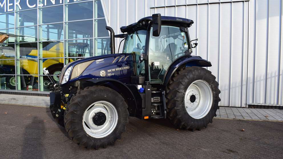 50 years of HFT & New Holland limited edition Tractors (T5 & T6 / 2 Gold / 48 Blue)
