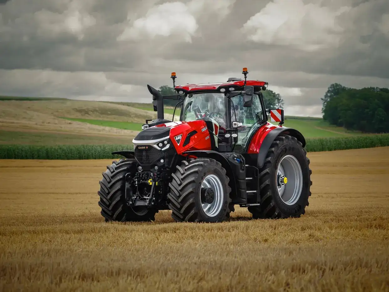 View of the Optum 360-440 in a field from distant
