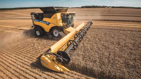 Premi New Holland - CR Revelation con IntelliSense