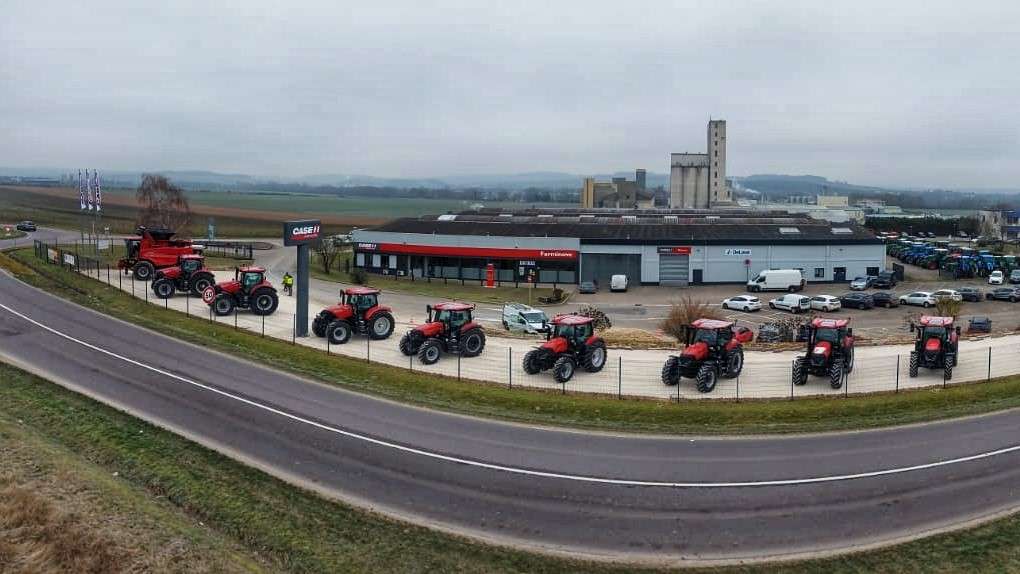 EMC2 broadened Case IH distribution network in France 03.jpg