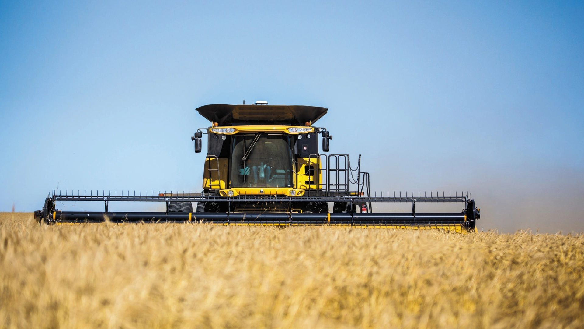 New Holland combines with Superflex Grain Header ensuring precise and efficient crop harvesting