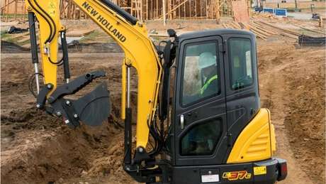 New Holland Construction E37C on jobsite.