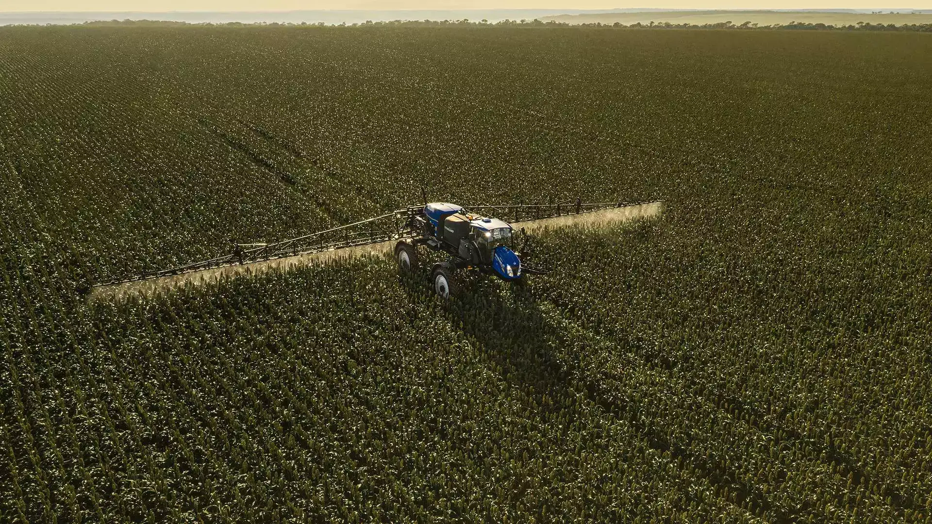 pulverizadores new holland modelo defensor 3500 hc em campo visão superior