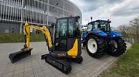 New Holland podczas meczu charytatywnego Reprezentacji Artystów Polskich i TVP w Płocku