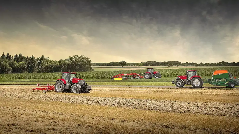 Case_IH_Puma_140_165_165_group_shot