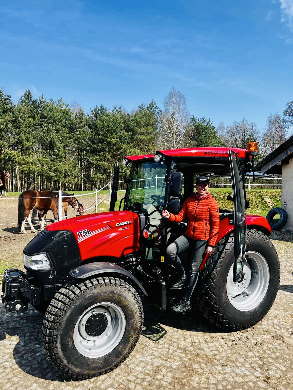 Photo_01_Weronika Kwiatek Driving Team Case IH Farmall.jpg