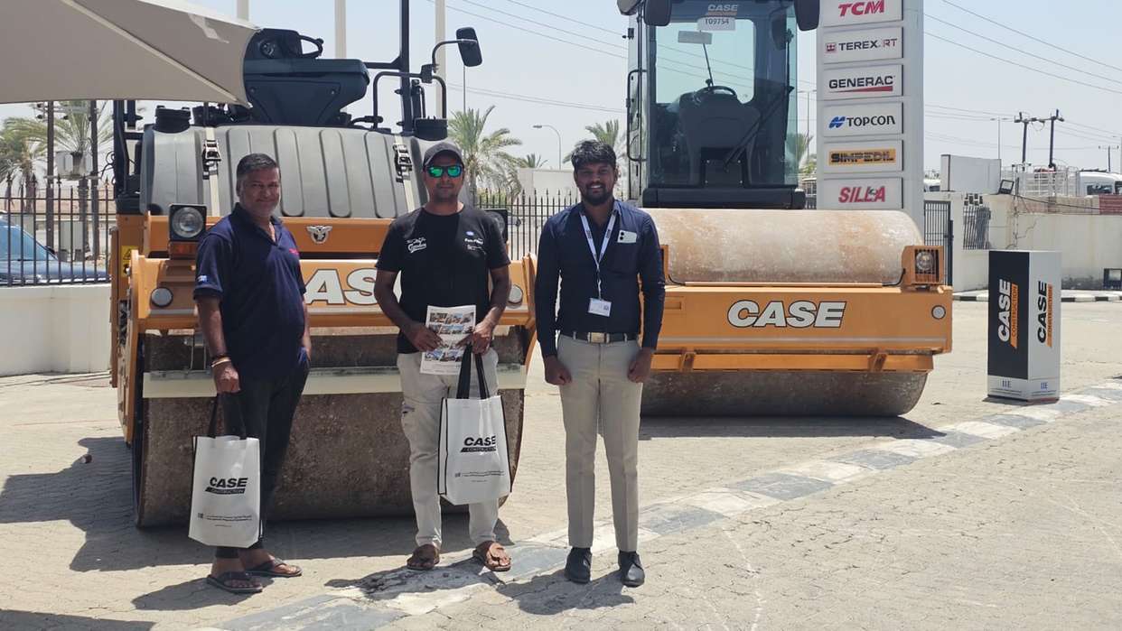 CASE Construction Equipment and IIE Reinforce Strong Market Presence in Oman with Exclusive Customer Event and Machine Handover