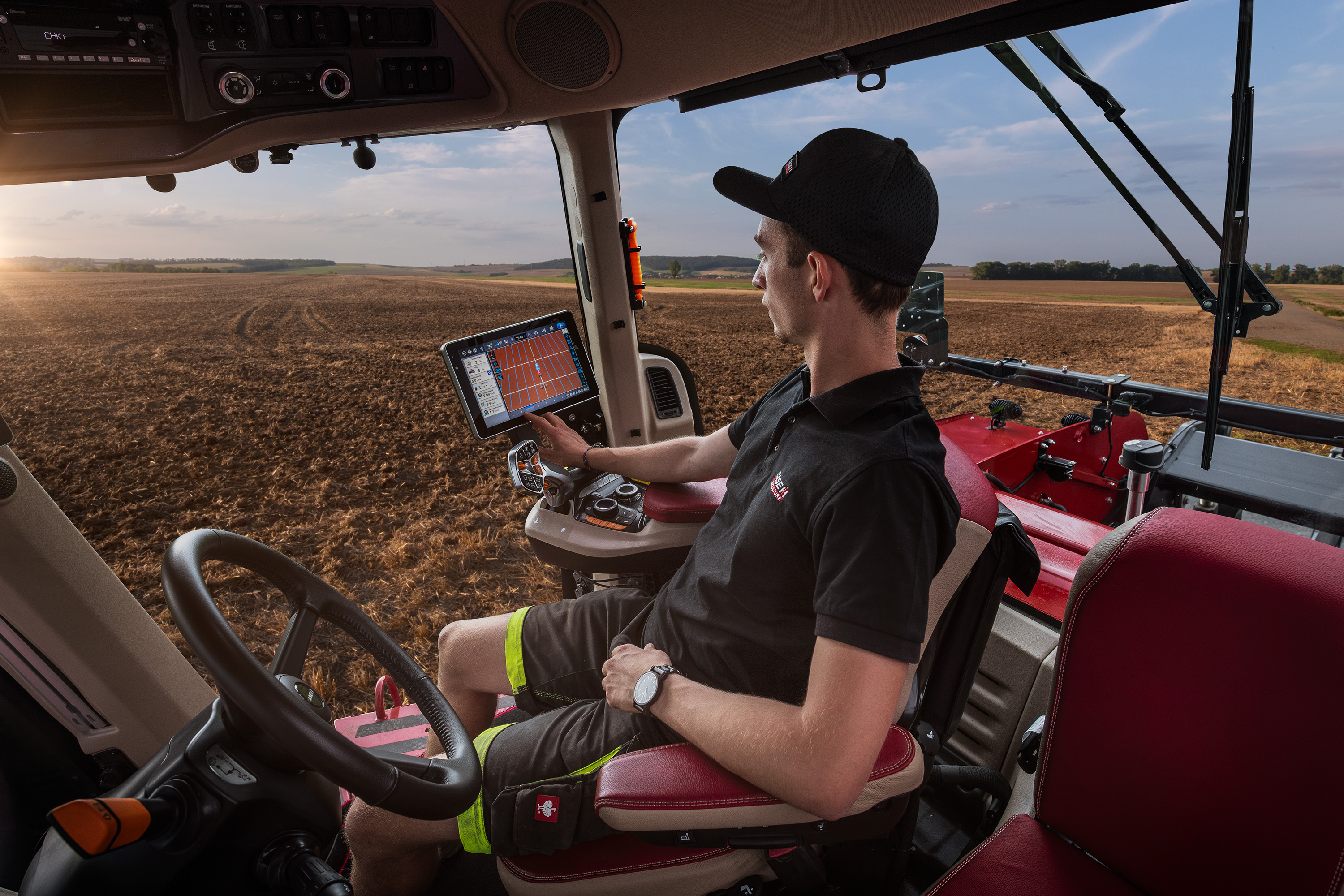 Case IH_Quadtrac 715_TOTY 2025 winner_cab.jpg