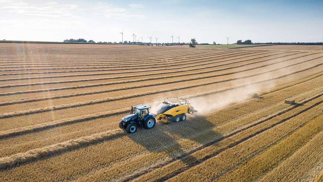 Alta tecnologia para enfardadeiras de fardos quadrados grandes: a automatização de enfardamento Intellisense™ da New Holland traz grandes benefícios ao processo de enfardamento